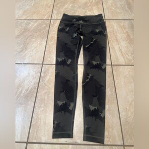 Camo Lululemon Women’s leggings Size 6